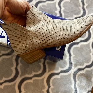 Dolce vita soft suede cut out adorable bootie. OBO